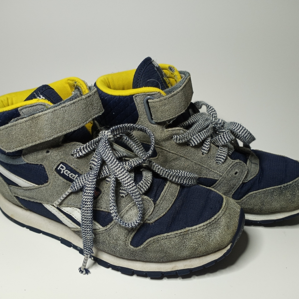 Reebok shoes size 4 boys